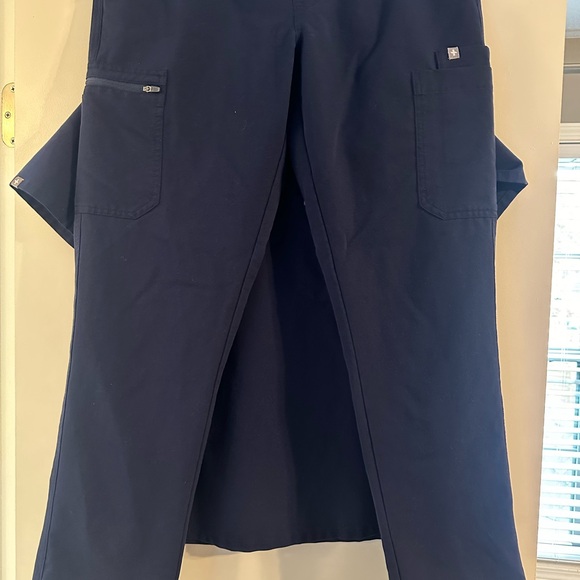 Figs scrubs set - Picture 6 of 8